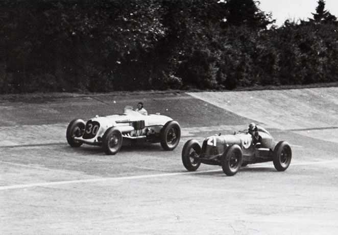 Napier-Railton-and-Pacey-Hassan-Bentley-BRDC-500-Kilometer-Race-18.09.1937.jpg