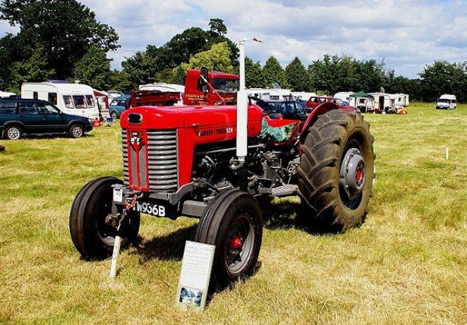 Classic_Tractors_Massey_Ferguson_(2620978995).jpg